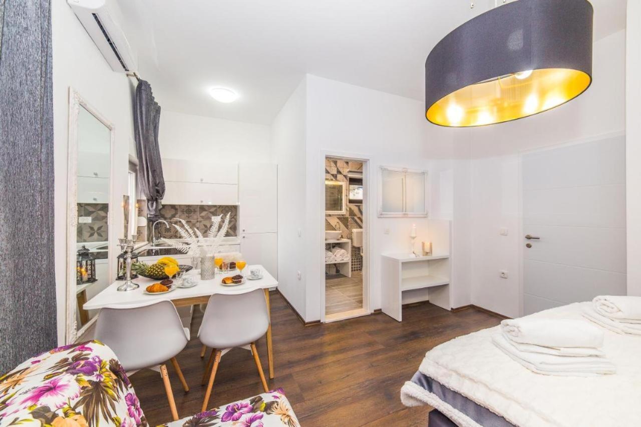 Ipm Apartments Kastela Exterior photo